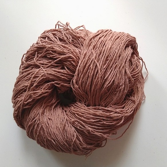 編み物、織物にも♪草木染め糸　インド茜染め　銅媒染　綿　コットンバショウ　 2.4番手　１００g 1枚目の画像
