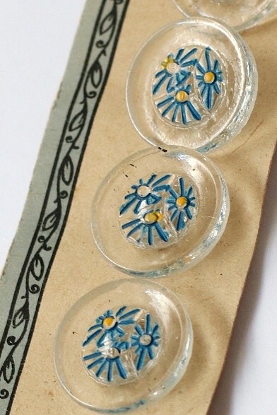 お花柄の素敵な透明ヴィンテージガラスボタン 1枚目の画像