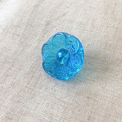花の形のキラキラヴィンテージガラスボタン（青、22mm） 1枚目の画像