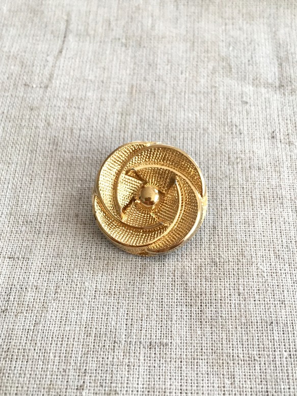 ゴールド薔薇モチーフのヴィンテージガラスボタン(21mm) 1枚目の画像