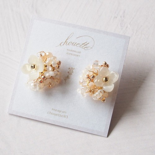 flowerピアス/イヤリング(white) ピアス（スタッド・一粒） chouette