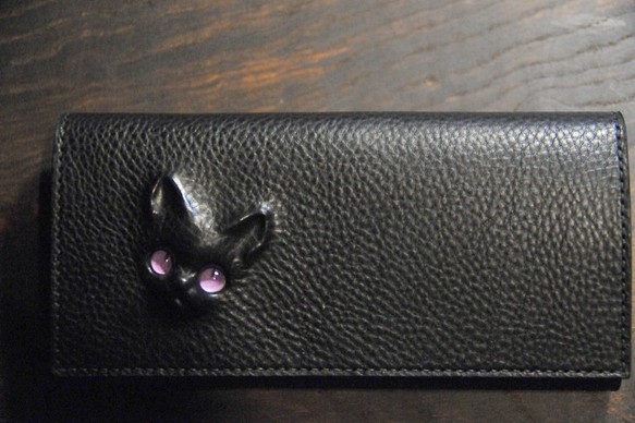 黒猫の長財布（表革：VACCHETTA800、仮セット猫目：パープルeyes）約211ｇ 猫目選べます♪ 1枚目の画像