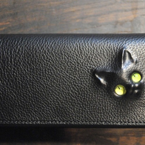 黒猫の長財布（表革：VACCHETTA800、仮セット猫目：ピスタチオ