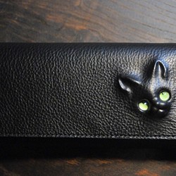 黒猫の長財布（表革：VACCHETTA800、仮セット猫目：モスグリーンeyes）約252ｇ 猫目選べます♪ 1枚目の画像