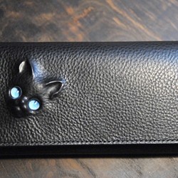 黒猫の長財布（表革：VACCHETTA800、仮セット猫目：ブルーeyes）約223ｇ 猫目選べます♪ 1枚目の画像