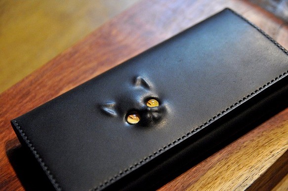 黒猫の長財布　（内装：ブラック）　猫目選べます♪ 1枚目の画像