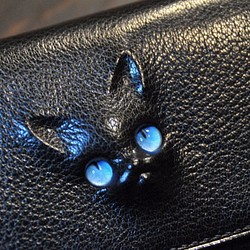 黒猫の長財布  （革：ALRAN社、内装：ダークグレー／ブラック）約225ｇ  猫目選べます♪ 1枚目の画像