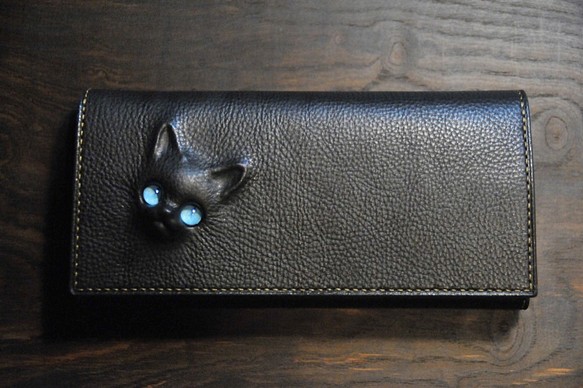 黒猫の長財布A（表革：イタリア VACCHETTA800、内装：ブラック／キャメル） 約244ｇ  猫目選べます♪ 1枚目の画像