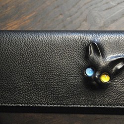 黒猫の長財布（表革：VACCHETTA800、仮セット猫目：オッドeyes） 約223ｇ  猫目選べます♪ 1枚目の画像