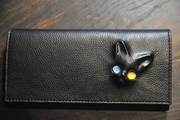 黒猫の長財布（表革：VACCHETTA800、仮セット猫目：オッドeyes） 約223ｇ  猫目選べます♪ 1枚目の画像