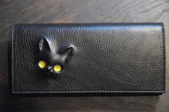黒猫の長財布（表革：VACCHETTA800、仮セット猫目：イエローeyes）約211ｇ 猫目選べます♪ 1枚目の画像