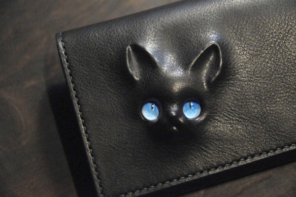 黒猫の長財布（表革：VACCHETTA800、仮セット猫目：ラグドール・ブルーeyes）約242ｇ 猫目選べます♪ 1枚目の画像