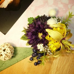 和の髪飾り（コサージュ）紫×黄 1枚目の画像