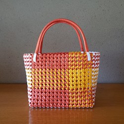 オレンジ色の石畳編みトート　ビタミンカラー 1枚目の画像