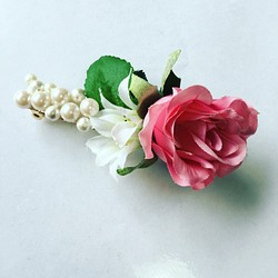 薔薇とパールのヘアバレッタ♡ 1枚目の画像
