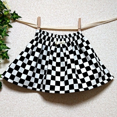 再販】白黒のフラッグチェック模様のギャザースカート◇90サイズ
