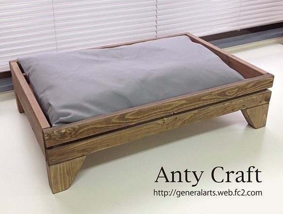 ペット用木製ベッド（クッション付） 犬のベッド 猫のベッド 幅62cm 完成品 グレー 1枚目の画像