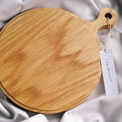 丸くて使いやすい カッティングボード　お皿にも　ナラ.2　楢　オーク　oak　まな板　天然木　ウッド　北欧　　 1枚目の画像