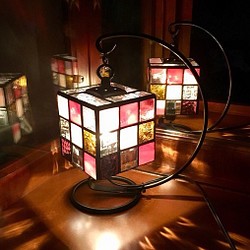 送料無料！  pink×pink cube ステンドグラスのハンギング ランプ 1枚目の画像