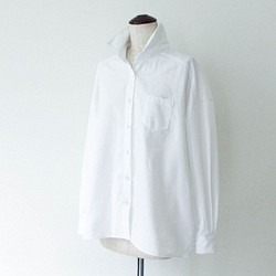 コエリブラウス＜衿を立てて着るオーバーサイズ白シャツ＞ ～オックスフォード オフホワイト～ 1枚目の画像