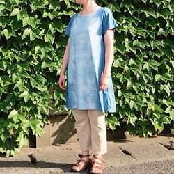 送料無料  さらっと着られるドルマンワンピースTシャツ"滝" waterfall ペールカラー藍染 1枚目の画像