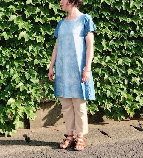 送料無料  さらっと着られるドルマンワンピースTシャツ"滝" waterfall ペールカラー藍染 1枚目の画像