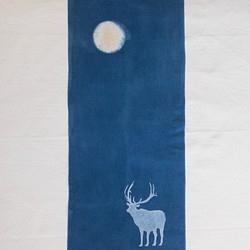 藍染 + 草木染め -てぬぐい 月と鹿 1枚目の画像