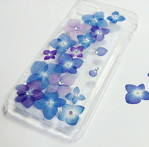 【新作】押し花スマホケース 流れる紫陽花 iPhoneの方 1枚目の画像
