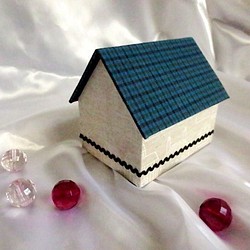Tiny House～小さなおうち～★ブルー・チェックの屋根（小物入れ） 1枚目の画像
