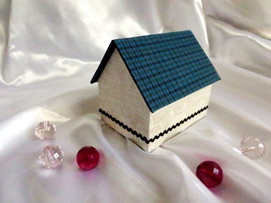 Tiny House～小さなおうち～★ブルー・チェックの屋根（小物入れ） 1枚目の画像