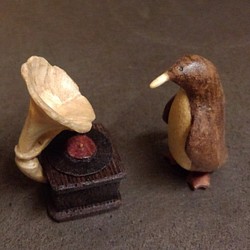 木製“留聲機和企鵝” 第1張的照片