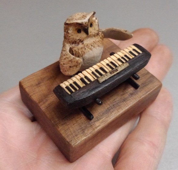 木鍵盤鑲邊貓頭鷹 第1張的照片