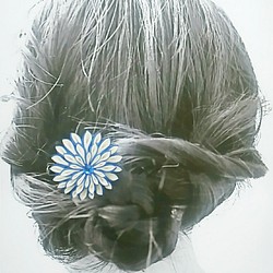 ブルーのダリアヘアクリップ 1枚目の画像