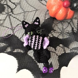 ハロウィンやさぐれ黒猫キャンディ☆ストラップ♪あみぐるみ☆受注製作品 1枚目の画像