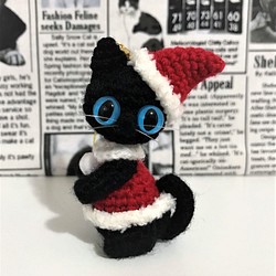 サンタコートの黒猫＊クリスマス★あみぐるみストラップ☆受注製作品 1枚目の画像