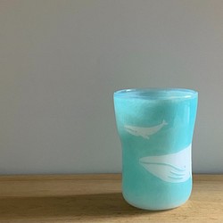 海cup クジラの親子　グレイシャーブルー　グラス　ビアグラス 1枚目の画像