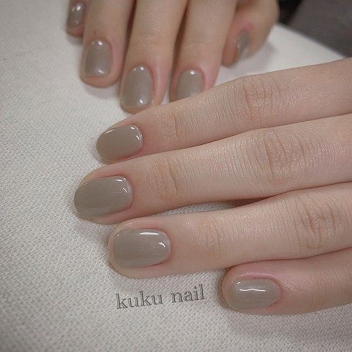 ワンカラーネイルチップ パールグレージュ ネイルチップ ネイルシール Kuku Nail 通販 Creema クリーマ ハンドメイド 手作り クラフト作品の販売サイト