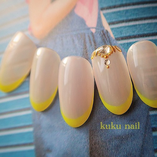 ネオンイエロー細フレンチネイル ネイルチップ ネイルシール Kuku Nail 通販 Creema クリーマ ハンドメイド 手作り クラフト作品の販売サイト