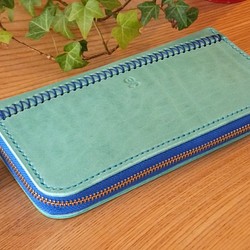【送料無料】ターコイズとマリンブルーの配色が美しいラウンドファスナーの総手縫い本革長財布ＴＩＯーＲＮ０２９ 1枚目の画像