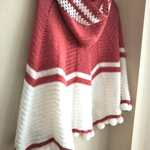 手編みのフード付きポンチョ～ウール100％(ローズピンク&ホワイト)送料 