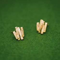 金色紡織迷你耳環（僅限穿孔） 第1張的照片