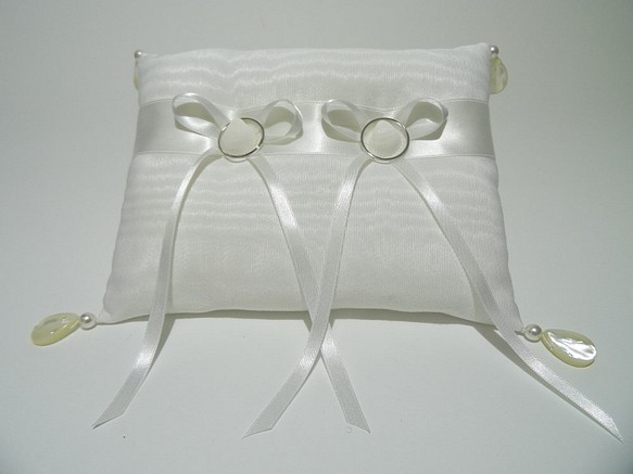 Summer wedding ceremony　Ring pillow  Mother-of-pearl 1枚目の画像