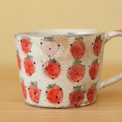 ※受注制作　粉引き赤とピンクのイチゴのカップ。 1枚目の画像