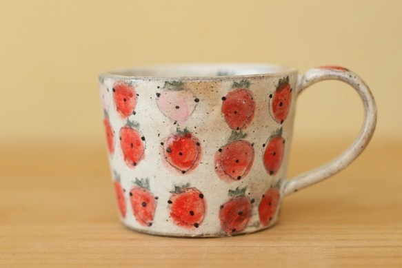 ※受注制作　粉引き赤とピンクのイチゴのカップ。 1枚目の画像