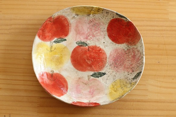 粉引きりんごのオーバル皿。 1枚目の画像