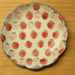 粉引き花形のいちご16cm皿。 1枚目の画像