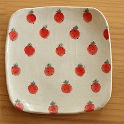 　粉引き赤のイチゴのトースト皿。 1枚目の画像
