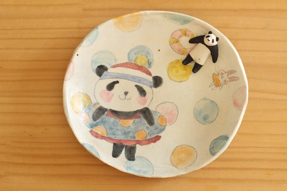 *翻譯阿里限量版台灣個展粉狀熊貓（Tomo Yamaguchi）合作菜。 第1張的照片