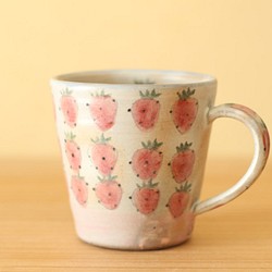 　粉引きピンクボーダーにベビーブルー縁、赤とピンクのとイチゴのカップ。 1枚目の画像