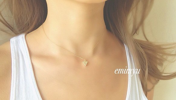 数量限定販売！Triangle Zirconia Gold Necklace 1枚目の画像